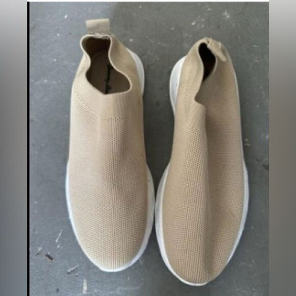Tommy Bahama Tan Slip-On Sneakers 8.5 - Picture 1 of 2